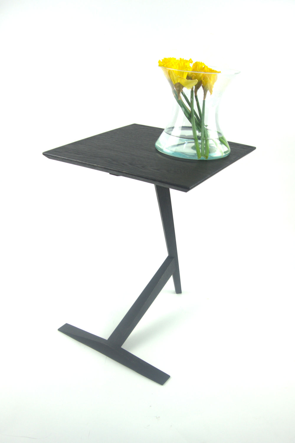 bijzettafel vierkant zwart eikenhout van RHOOTZ.nl