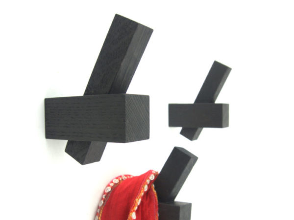 Muurhaak / kapstok zwart eiken model TROY