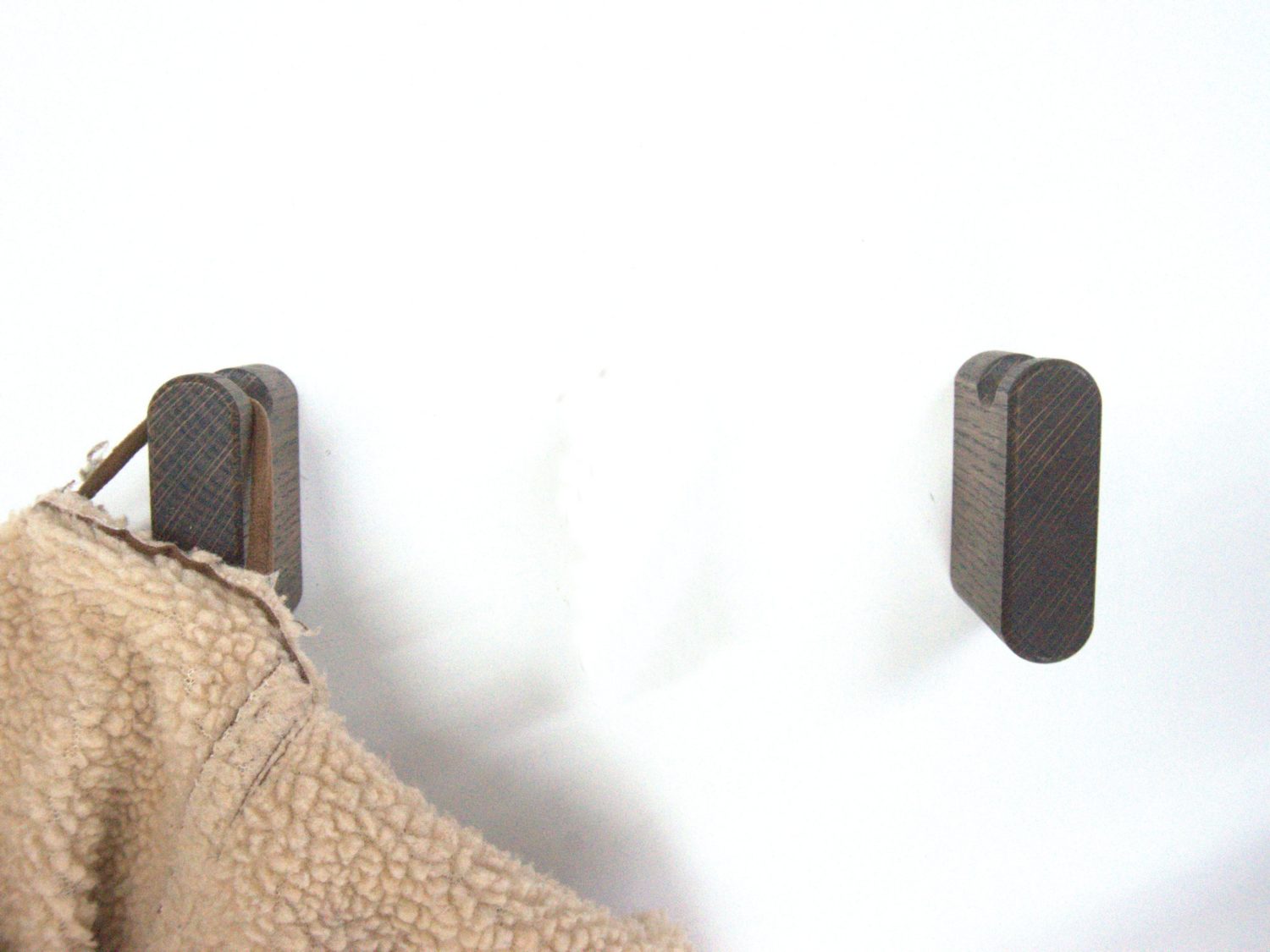 Kapstokhaak van eiken model STAY van RHOOTZ