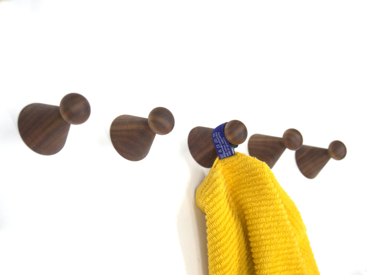 SNOOP ronde kapstokhaak in notenhout